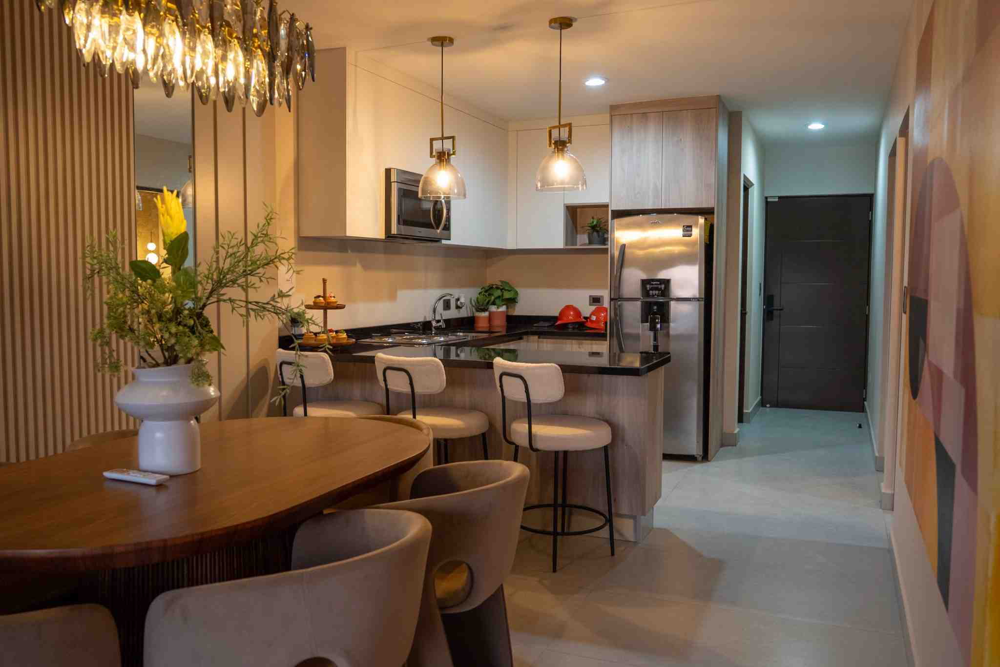 Cocina abierta con cubierta de cuarzo